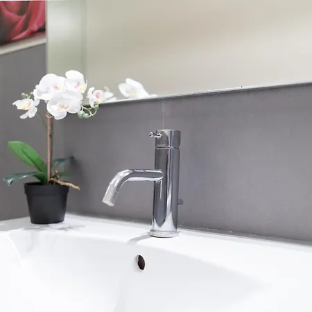 Centrale-lambrate Flat With Wi-fi And Netflix Lägenhet